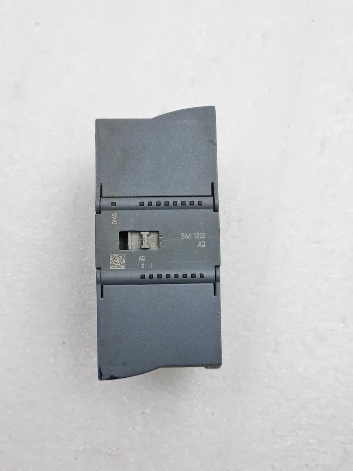 Siemens 6ES7 232-4HB32-0XB0 SM1232AQ Analog Output Module 6ES72324HB320XB0 24Vdc